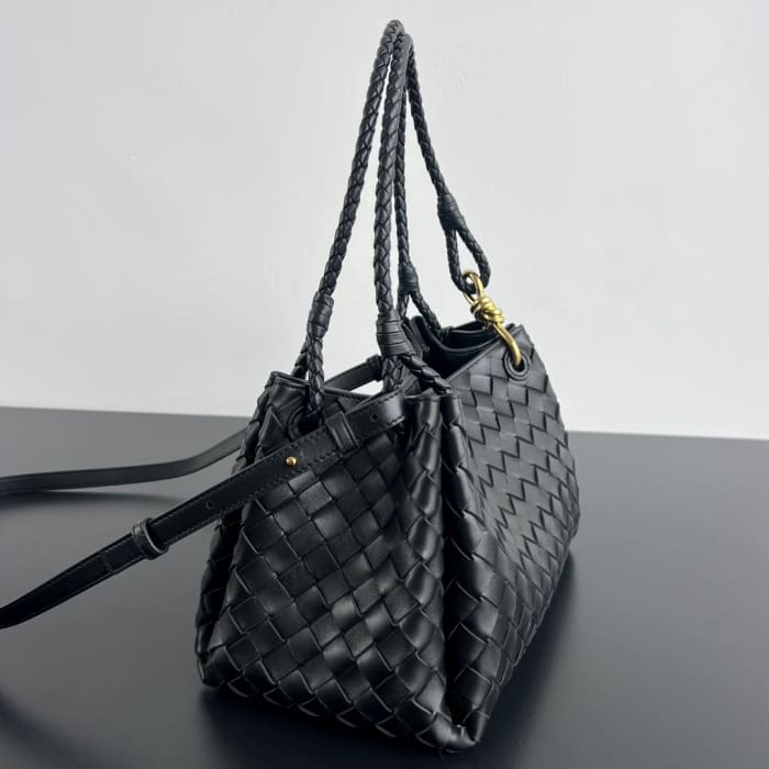 1759297142.019OZxSNyzvoHbatch_wsxc1759158243944_1.jpg
