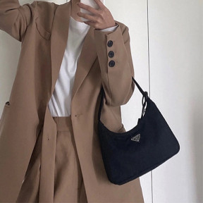 프라다 리에디션 나일론 호보백 블랙