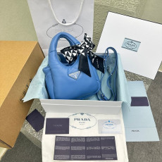 프라다 스몰 패딩 소프트 나파가죽 백 1BA359