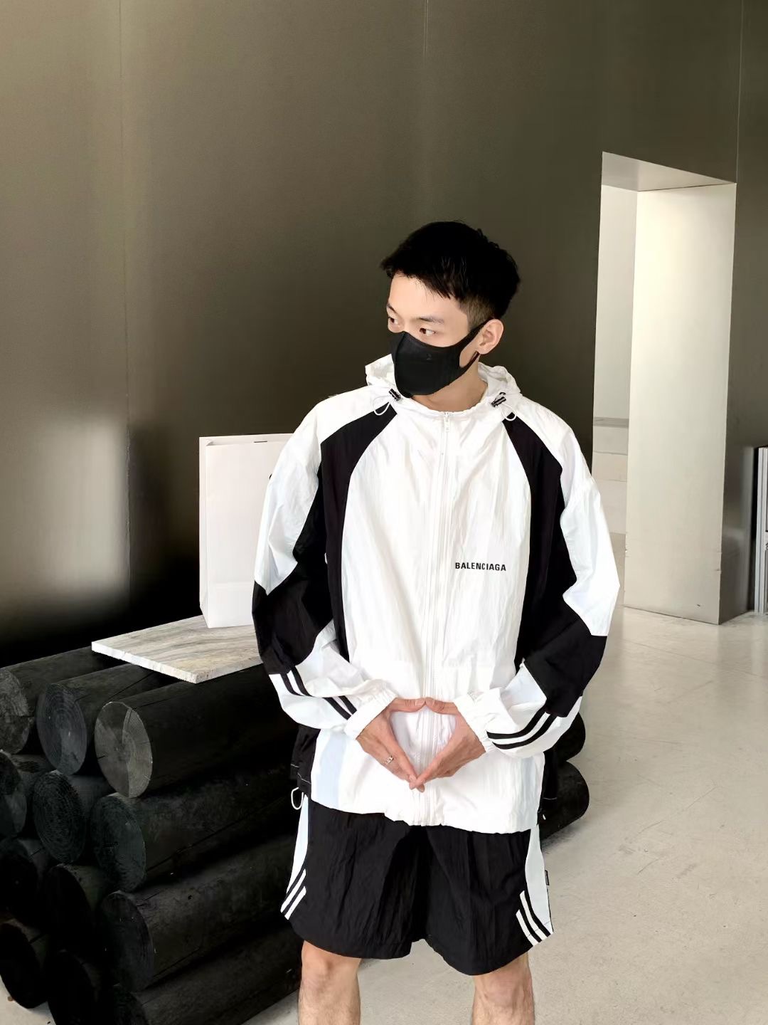 발렌시아가 바람막이