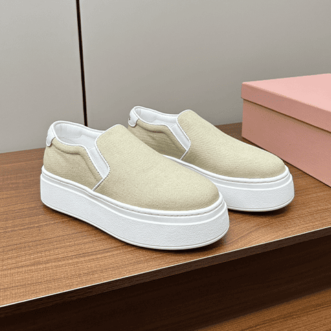 미우미우 뒷 로고 스니커즈 굽 4.5cm