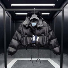 프라다 리나일론 크롭 컨버터블 다운 재킷 블랙